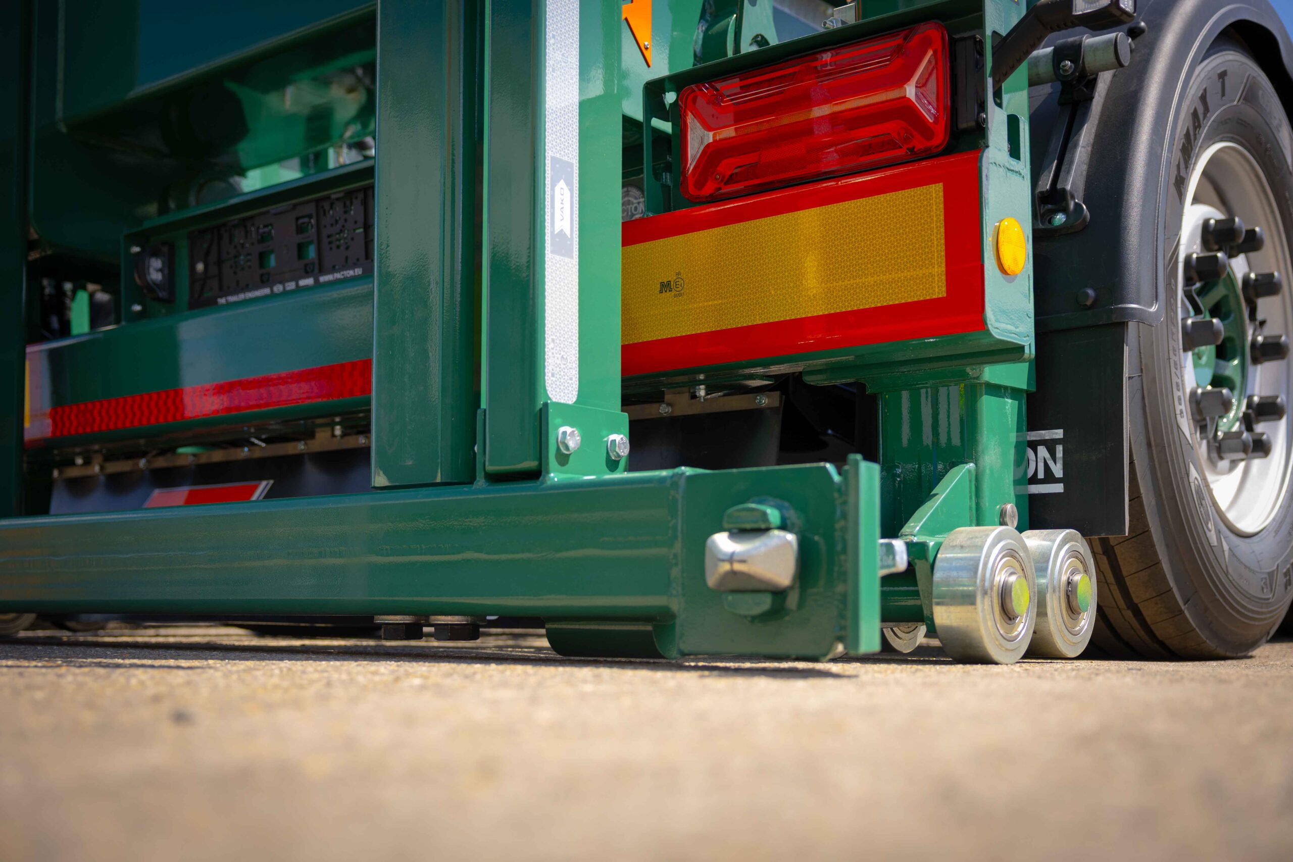 VAKO MVL20 trailer for 20ft scrap container loading, project photo two