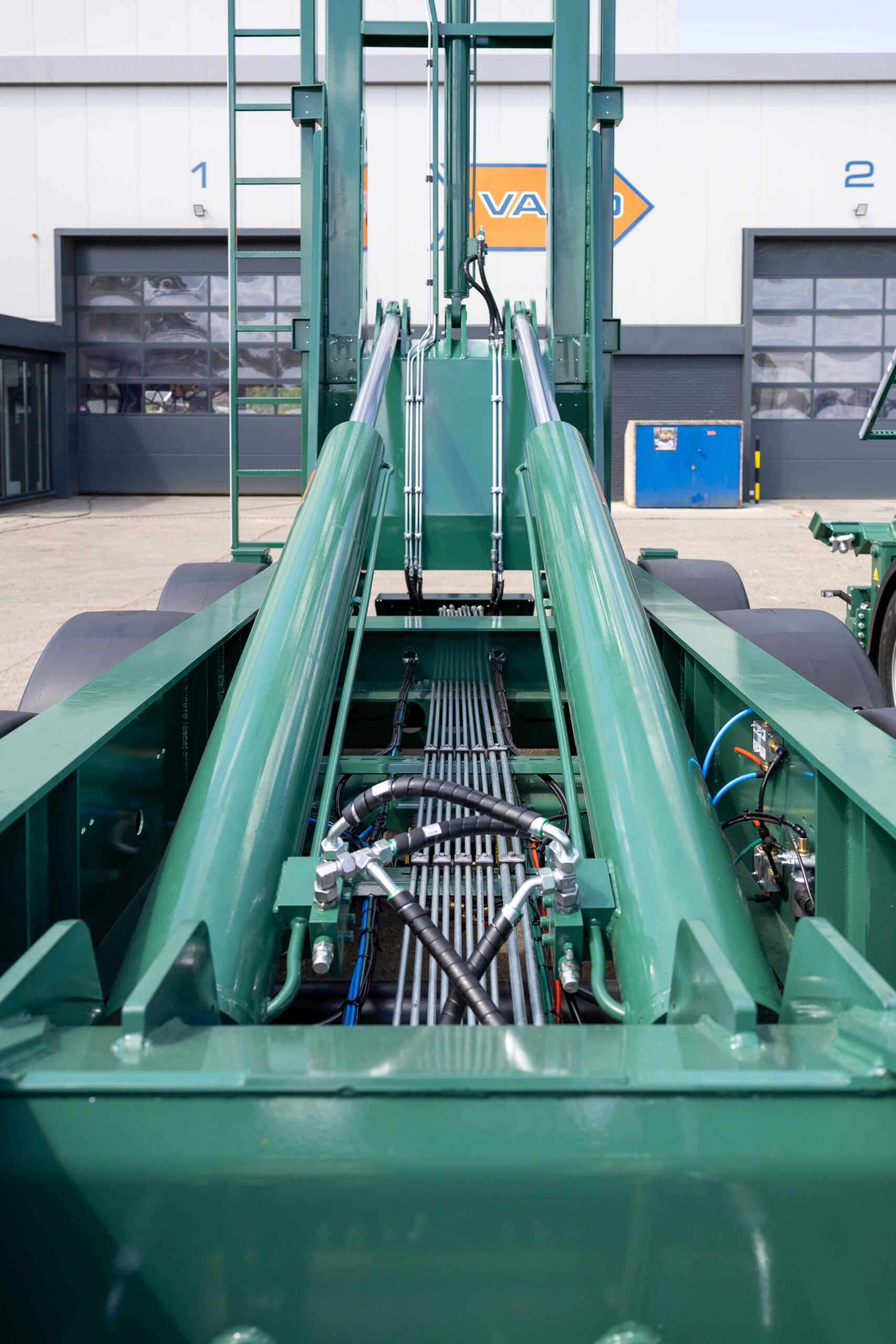 VAKO MVL20 mobile vertical loader for the Saudi scrap export project