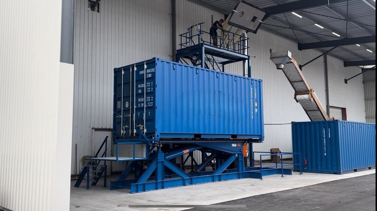 VAKO SVL20 stationary vertical loader for the Steinweg project